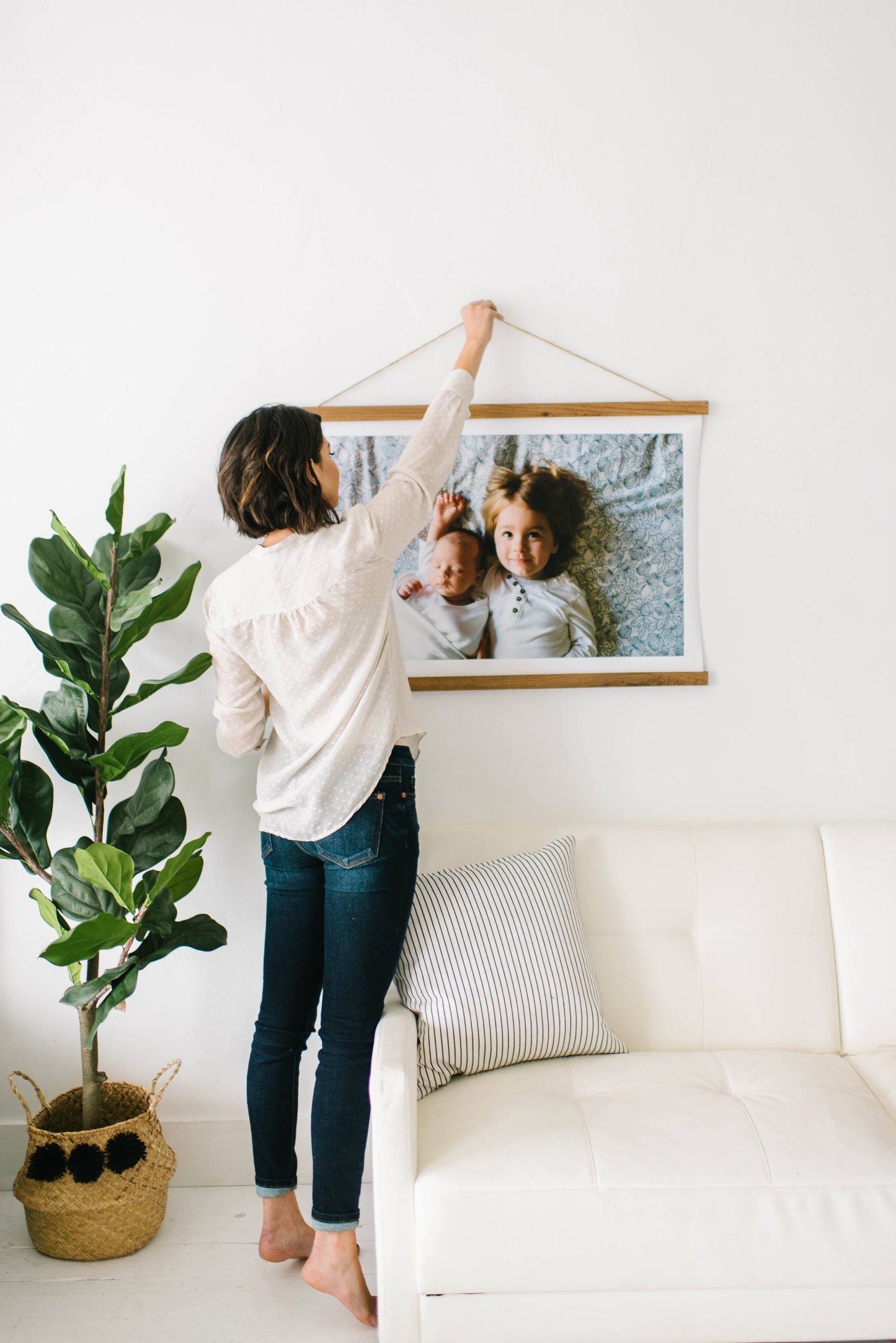 Hanger Frames - 25" MAGNETIC Poster Hanger Frame for 24x36" Portrait Print: Aged Oak Stain