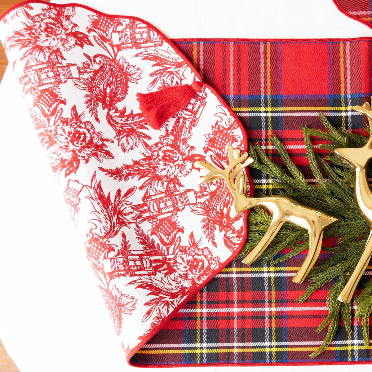 8 Oak Lane - Nutcracker Toile Reversible Tassel Table Runner
