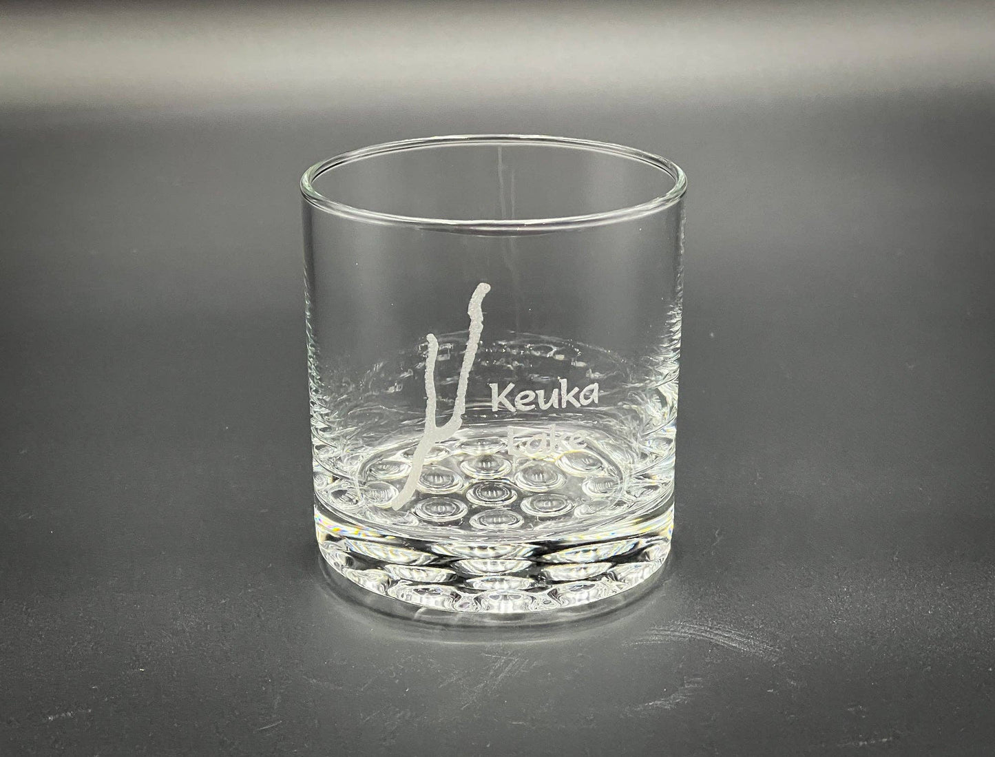 Keuka Lake New York 10.25 oz Etched Knob Rocks Glass: KNOB BOTTOM