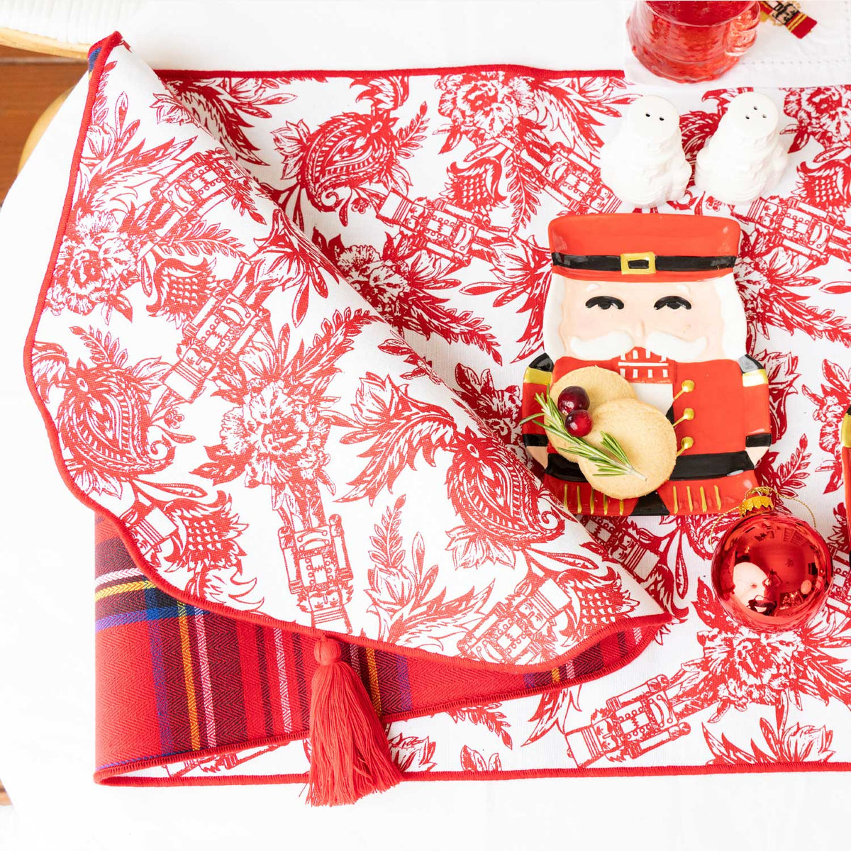8 Oak Lane - Nutcracker Toile Reversible Tassel Table Runner