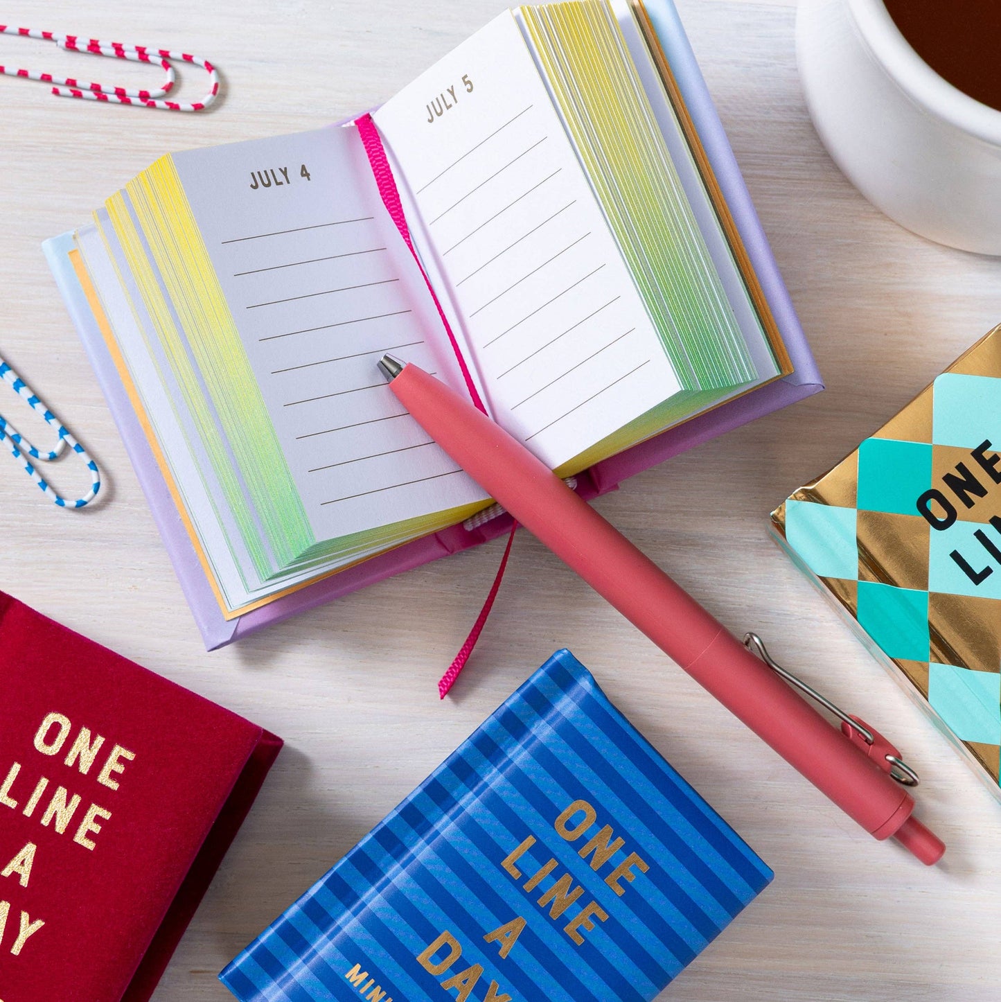 Chronicle Books - Rose Velvet Mini One Line a Day