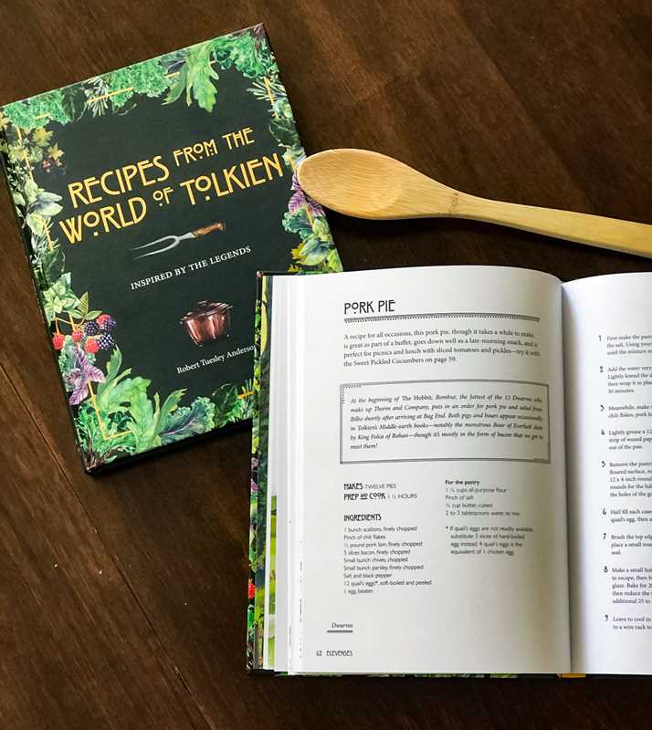 Simon & Schuster - Recipes from the World of Tolkien by Robert Tuesley Anderson: Hardcover; 176 pages / English